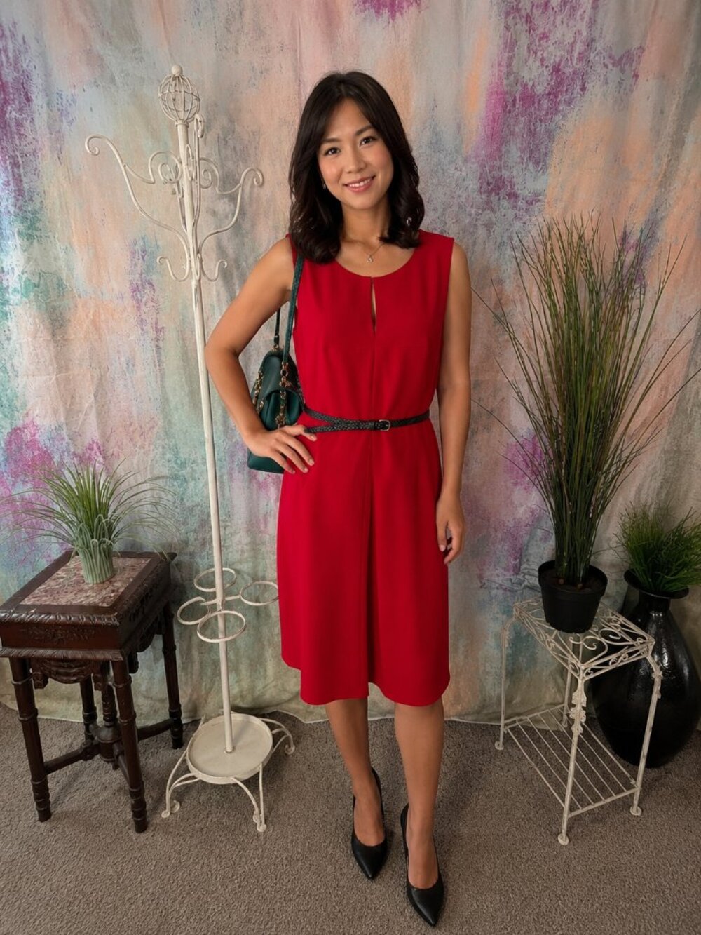 📌Calvin Klein Knee Length Sleeveless Fitted Dress with Keyhole and Belt